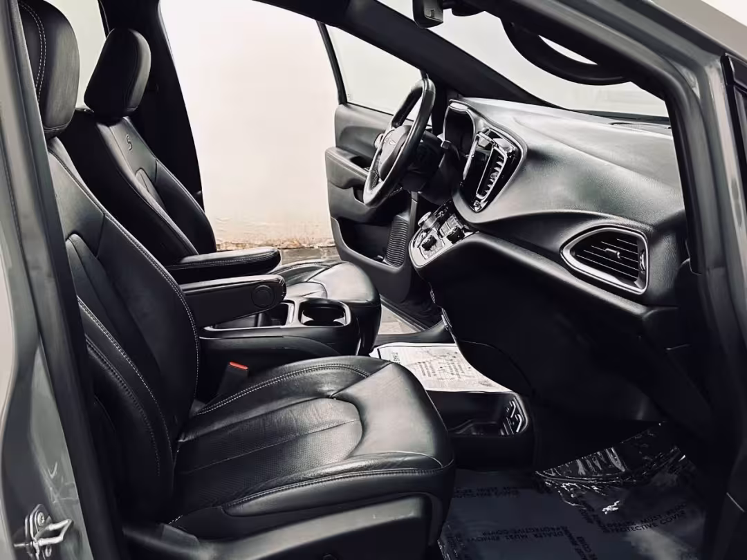 2020 Chrysler Pacifica - 2C4RC3BG3LR290755 - Image #9