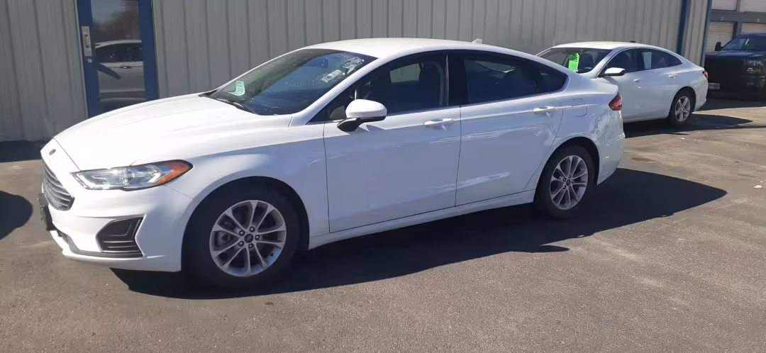 2020 Ford Fusion - 3FA6P0H74LR129022 - Image #2