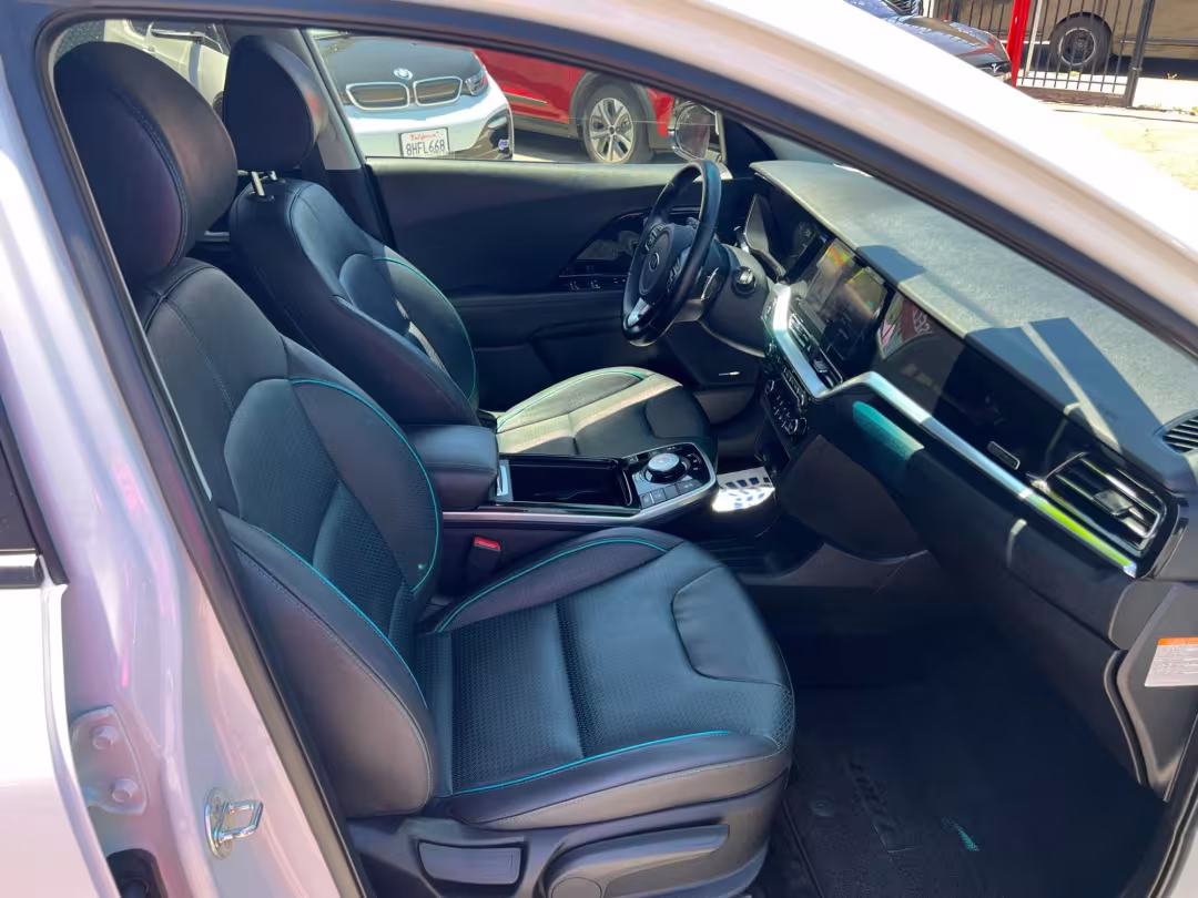 2020 Kia Niro EV - KNDCE3LG8L5071575 - Image #12