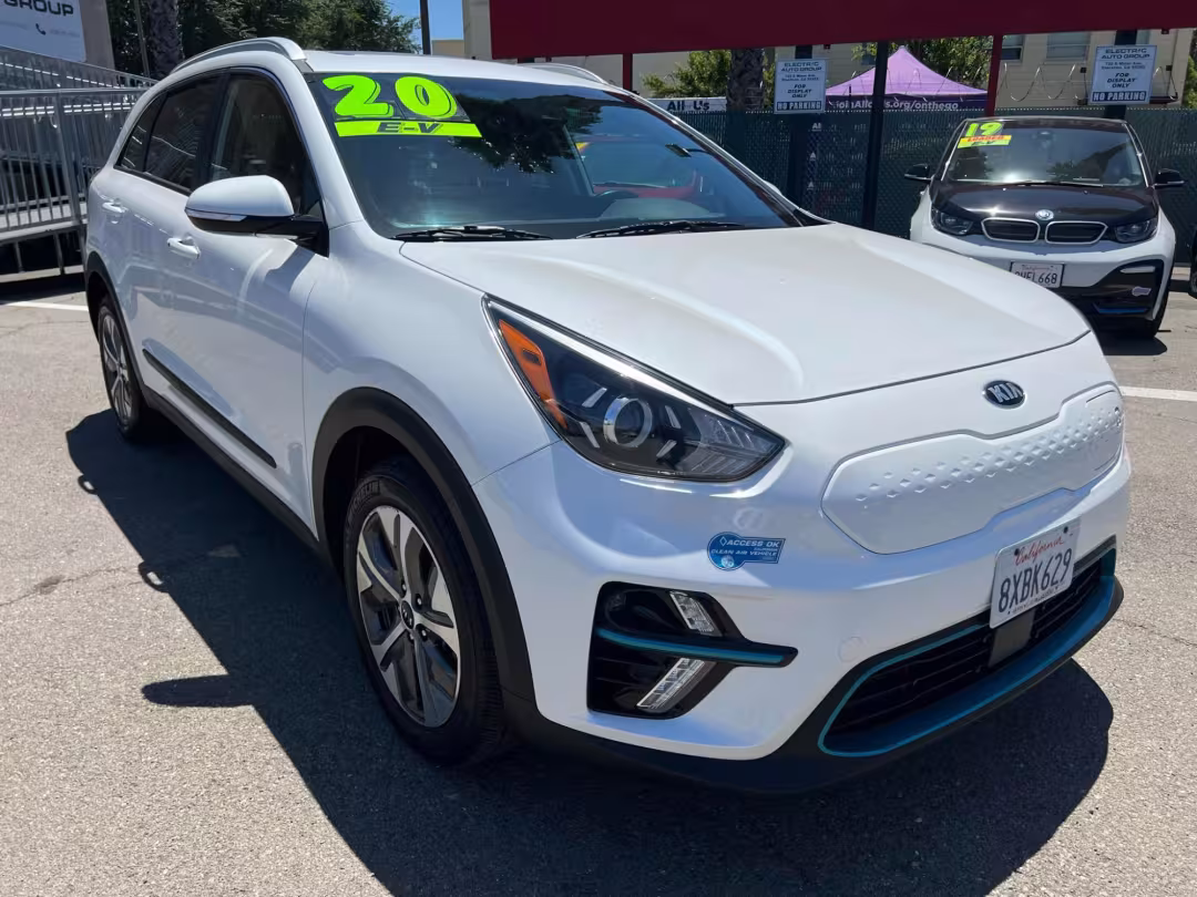 2020 Kia Niro EV - KNDCE3LG8L5071575 - Image #2