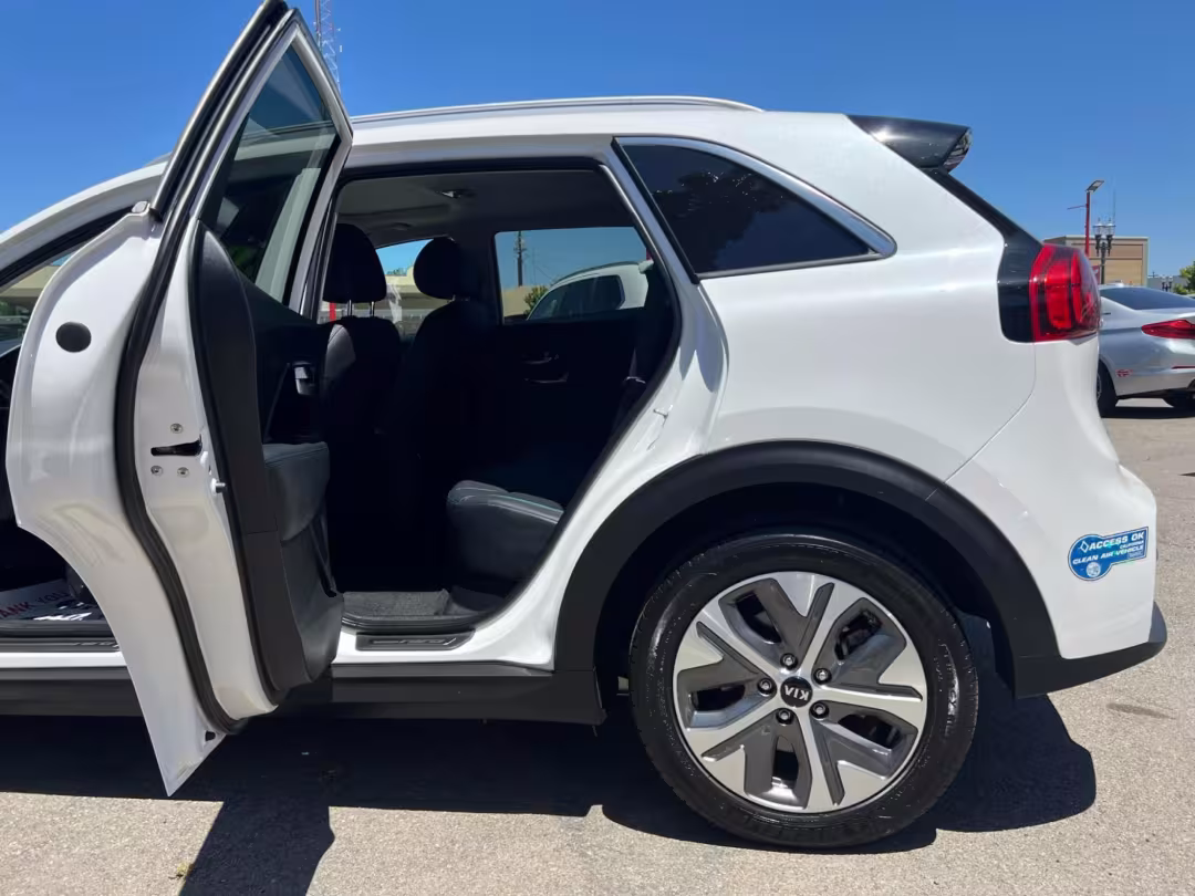 2020 Kia Niro EV - KNDCE3LG8L5071575 - Image #20
