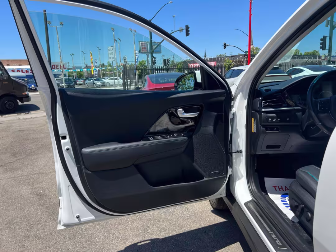2020 Kia Niro EV - KNDCE3LG8L5071575 - Image #3