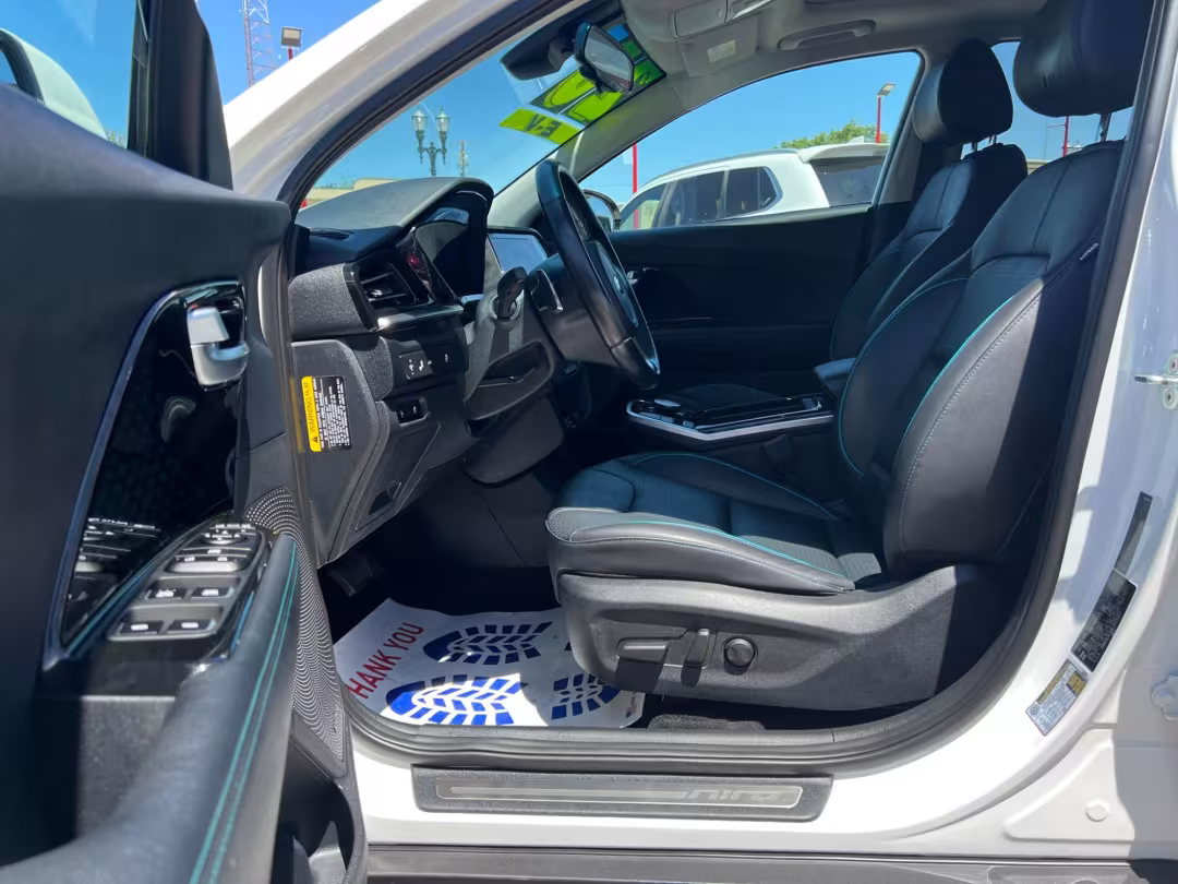 2020 Kia Niro EV - KNDCE3LG8L5071575 - Image #4