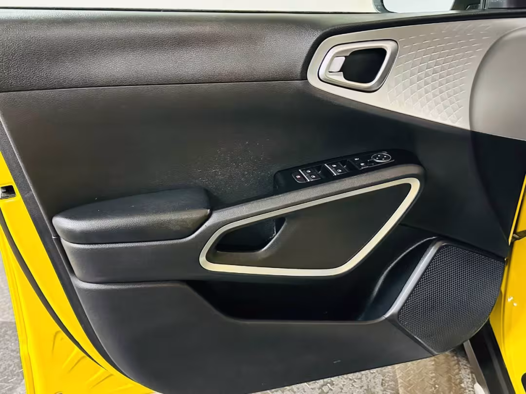 2020 Kia Soul - KNDJ23AU8L7047693 - Image #28
