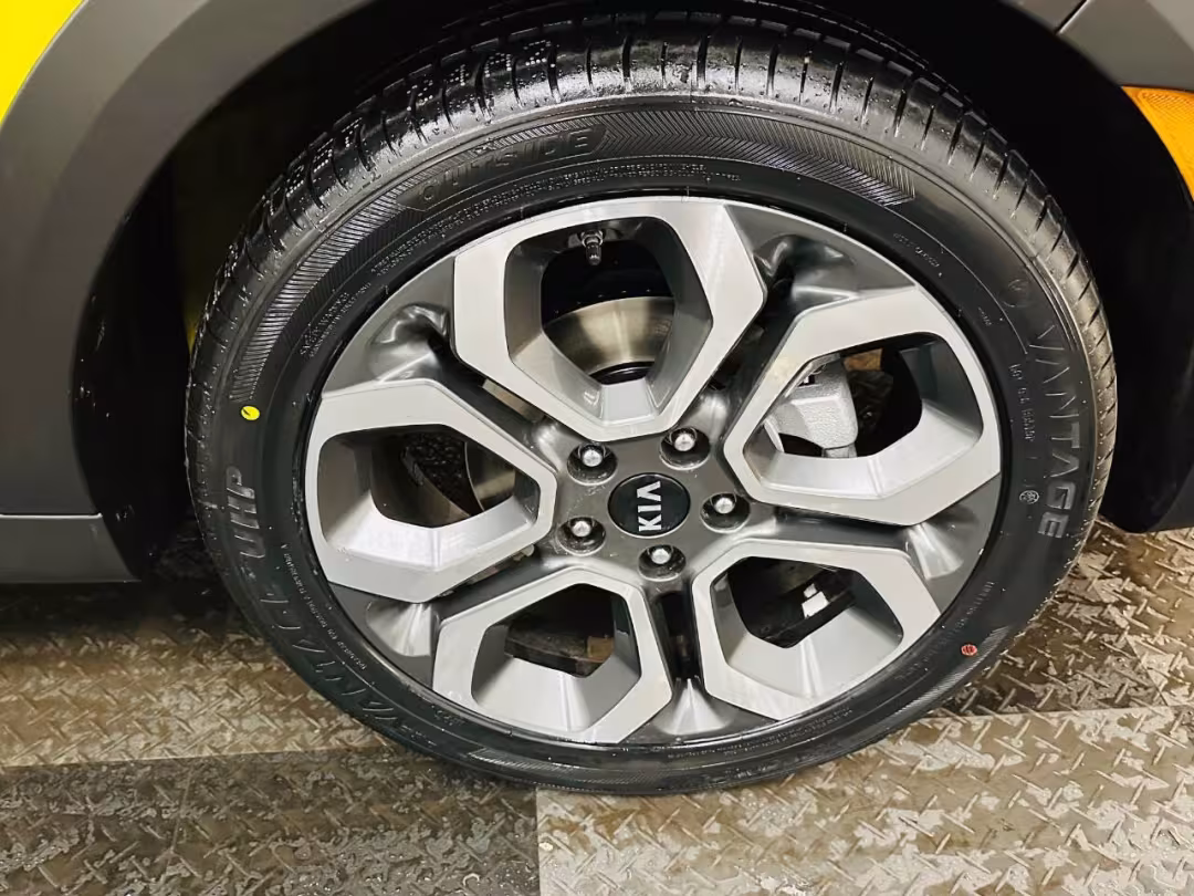 2020 Kia Soul - KNDJ23AU8L7047693 - Image #31