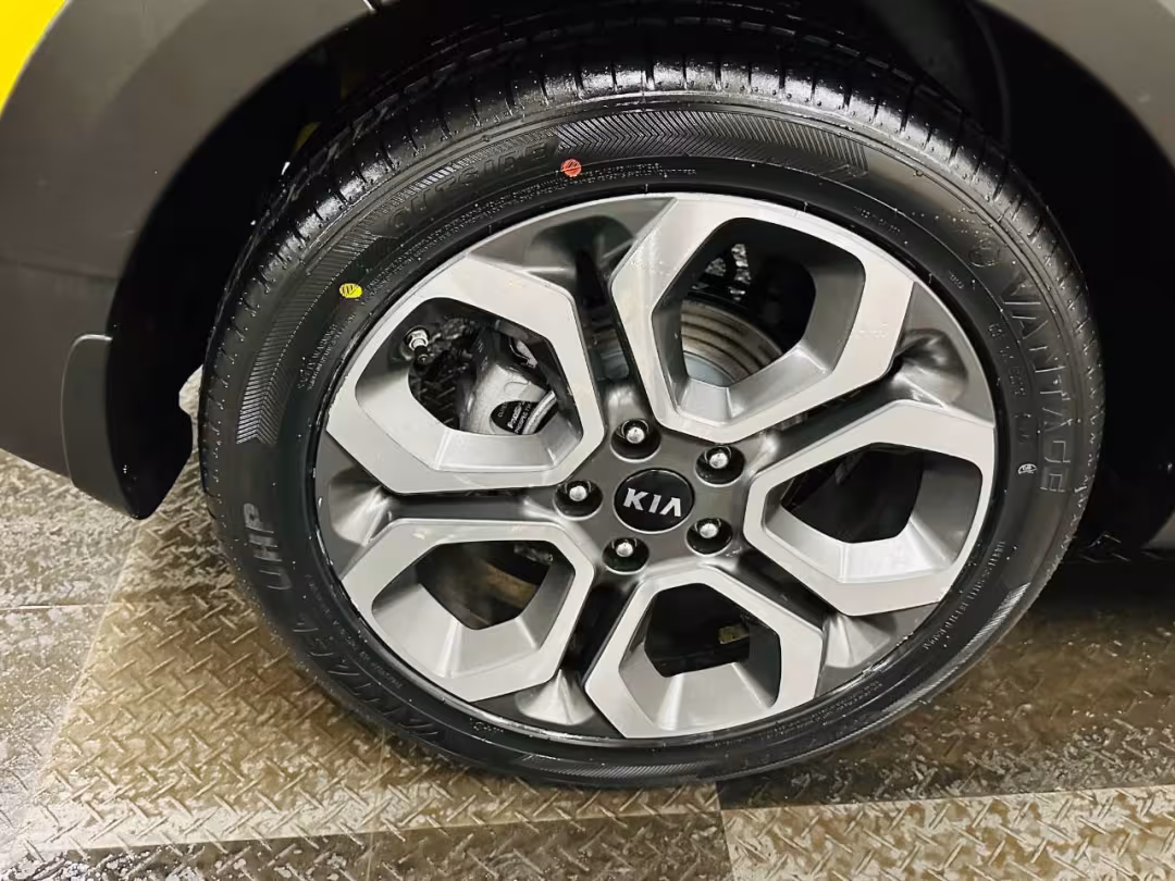 2020 Kia Soul - KNDJ23AU8L7047693 - Image #32