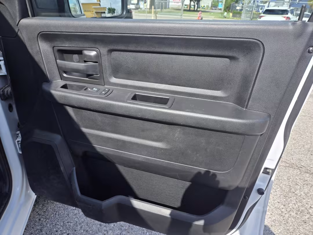2020 Ram 1500 Classic - 3C6RR7KG5LG131772 - Image #13