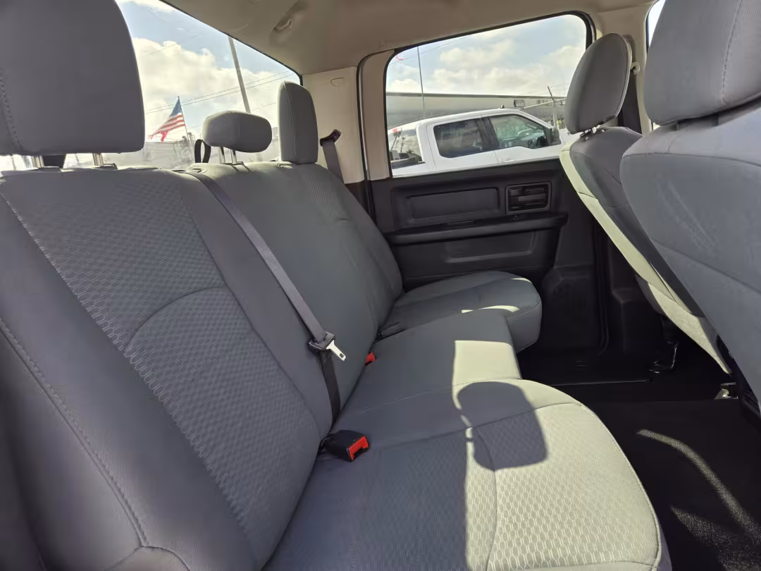 2020 Ram 1500 Classic - 3C6RR7KG5LG131772 - Image #14