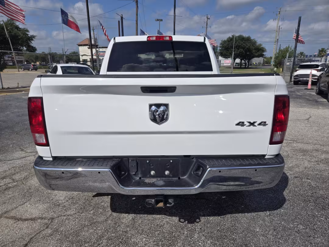 2020 Ram 1500 Classic - 3C6RR7KG5LG131772 - Image #3