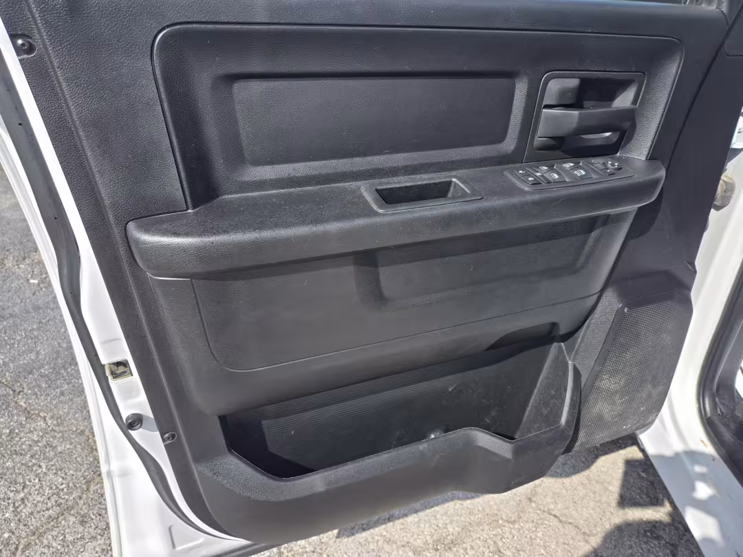 2020 Ram 1500 Classic - 3C6RR7KG5LG131772 - Image #9
