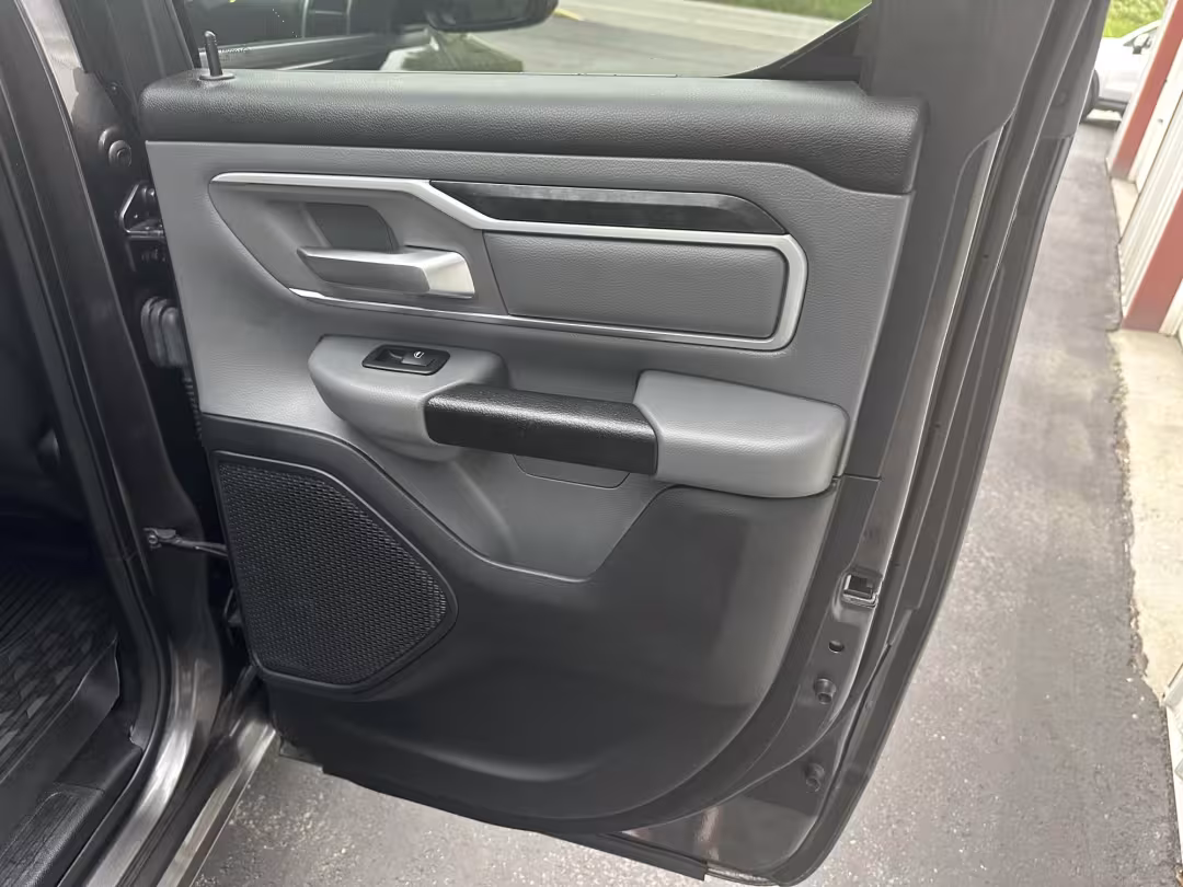 2021 Ram 1500 - 1C6SRFBT0MN512625 - Image #14