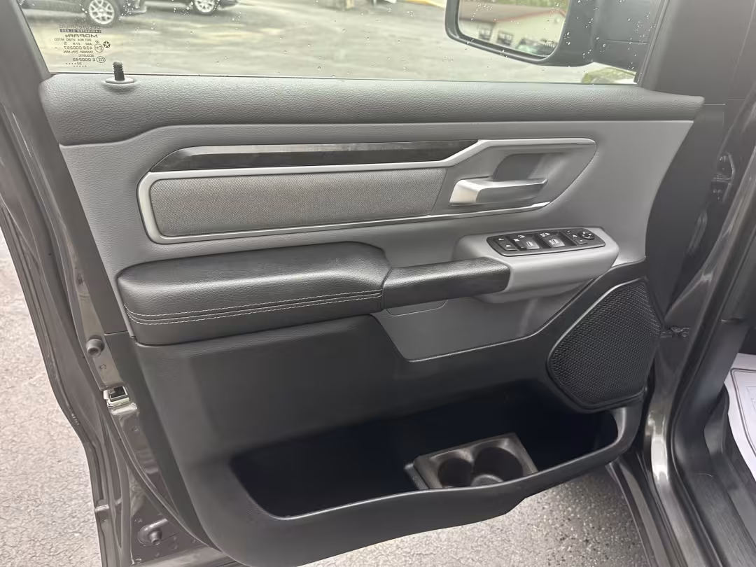 2021 Ram 1500 - 1C6SRFBT0MN512625 - Image #6