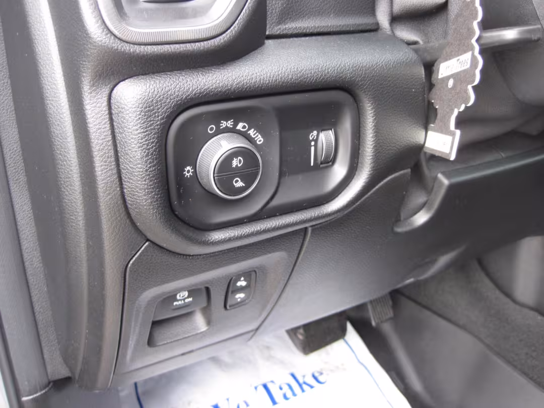 2021 Ram 1500 - 1C6SRFLT9MN588570 - Image #11