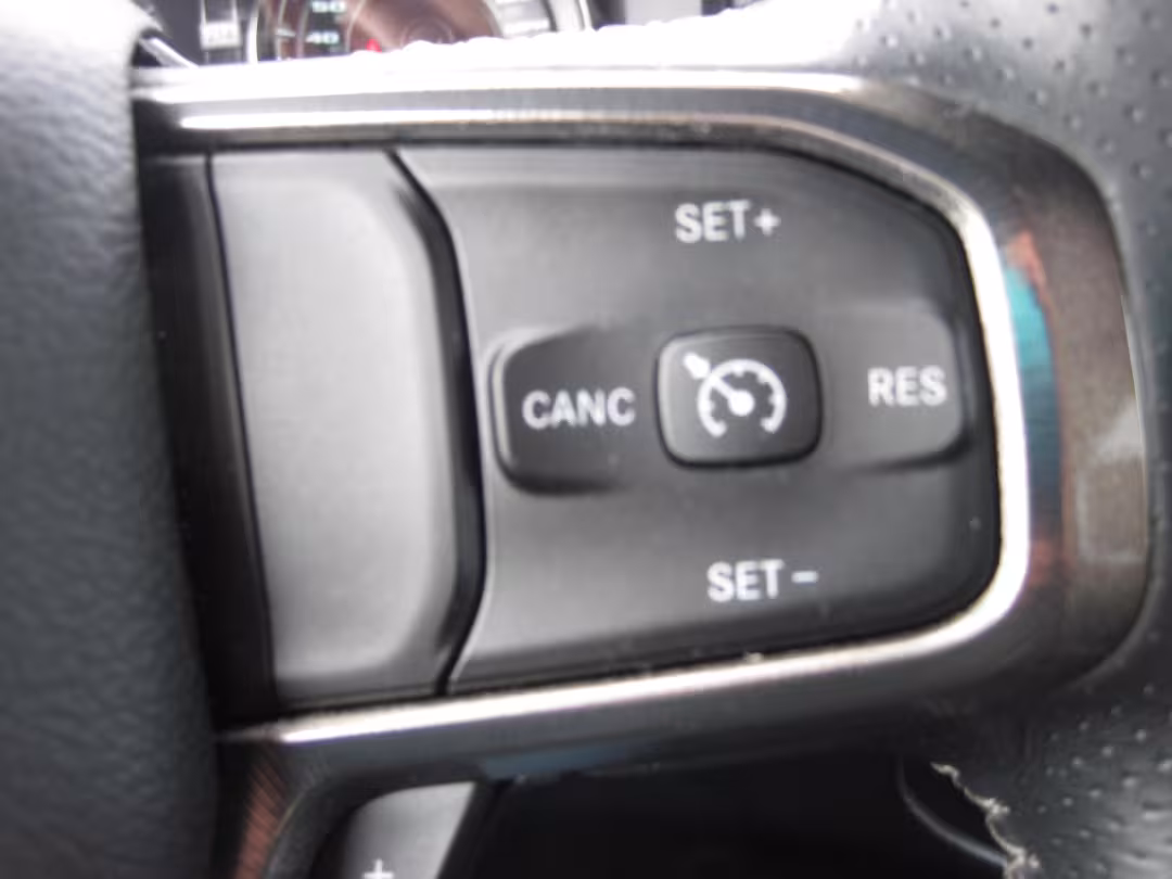2021 Ram 1500 - 1C6SRFLT9MN588570 - Image #18