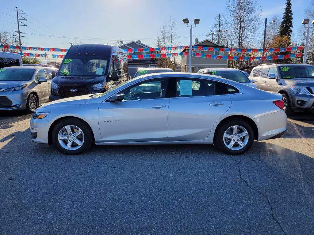 2022 Chevrolet Malibu - 1G1ZB5ST4NF147683 - Image #1