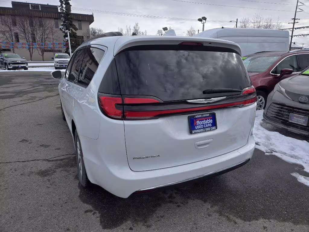 2022 Chrysler Pacifica - 2C4RC1BG1NR178219 - Image #2
