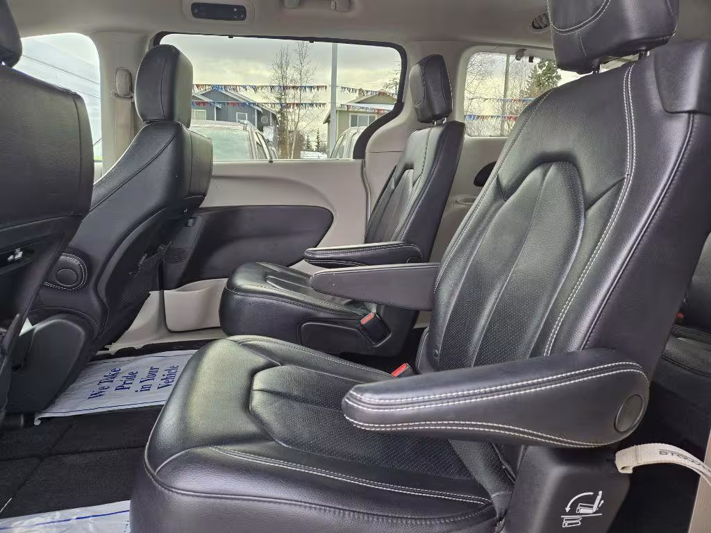 2022 Chrysler Pacifica - 2C4RC1BG1NR178219 - Image #3