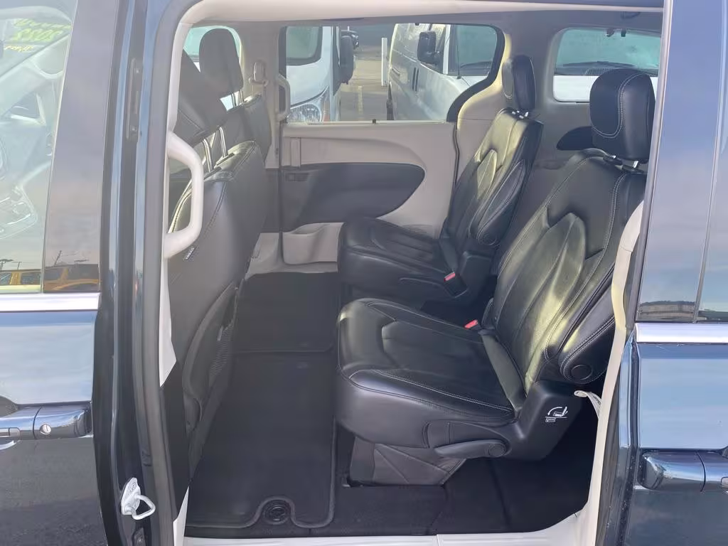 2022 Chrysler Pacifica - 2C4RC1BG4NR134506 - Image #3