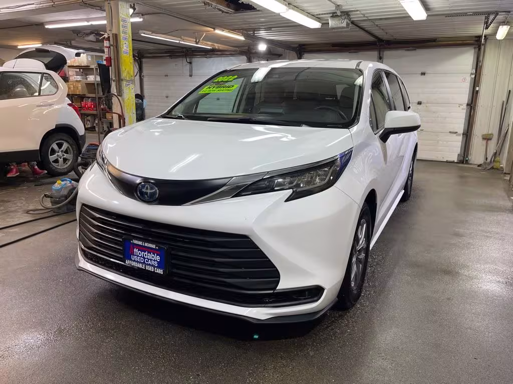 2022 Toyota Sienna - 5TDKRKEC6NS115817 - Image #1