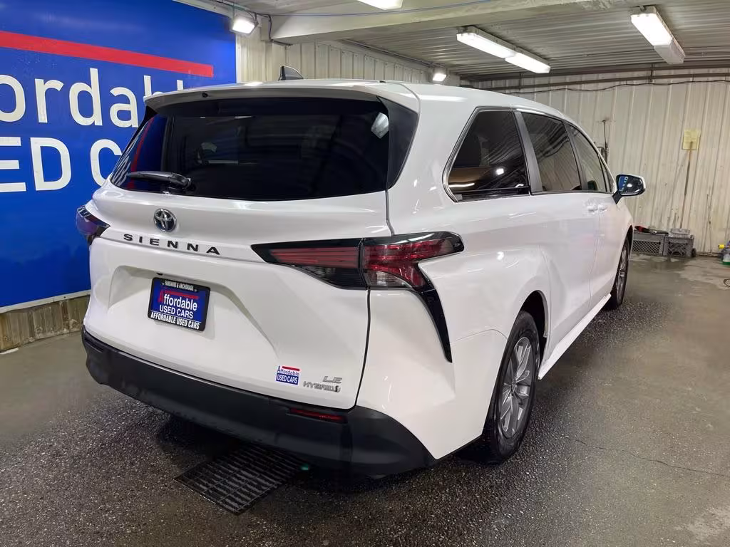 2022 Toyota Sienna - 5TDKRKEC6NS115817 - Image #2