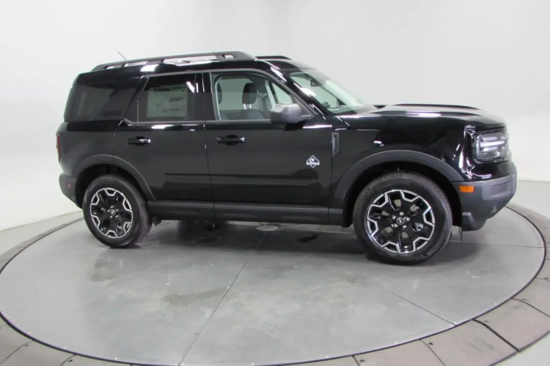 2025 Ford Bronco Sport - 3FMCR9CN3SRE69225 - Image #4