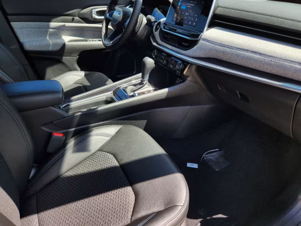 2025 Jeep Compass - 3C4NJDBNXST587848 - Image #14