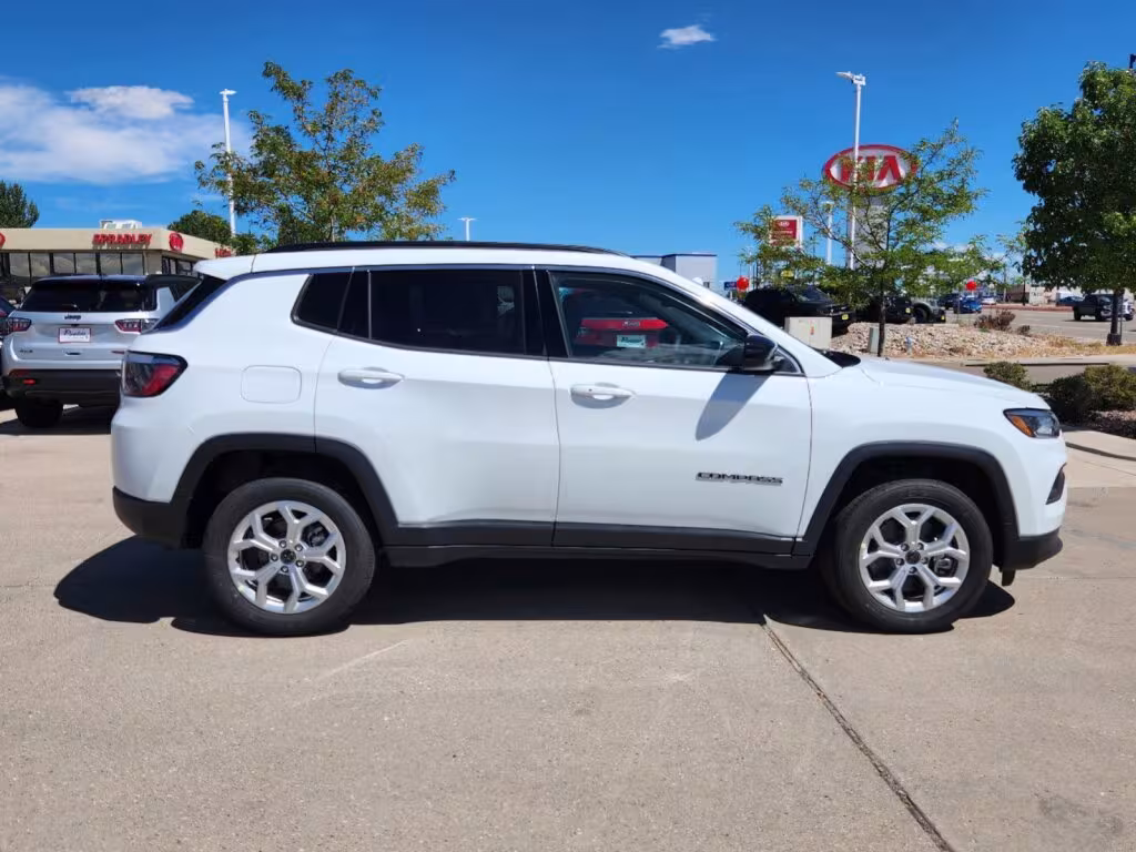 2025 Jeep Compass - 3C4NJDBNXST587848 - Image #2