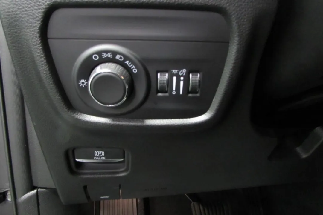 2025 Jeep Grand Cherokee - 1C4RJHAG0SC307765 - Image #13