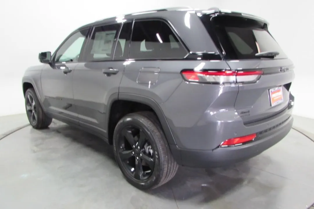 2025 Jeep Grand Cherokee - 1C4RJHAG0SC307765 - Image #5