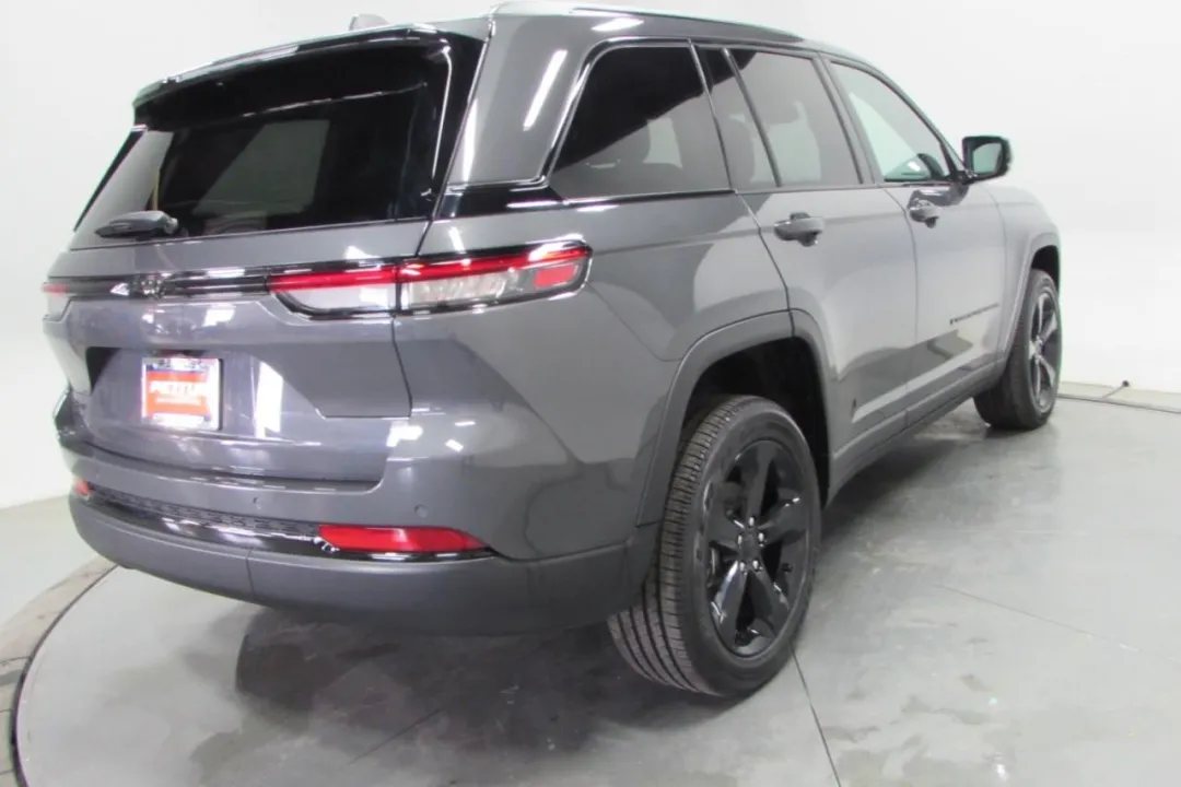 2025 Jeep Grand Cherokee - 1C4RJHAG0SC307765 - Image #7