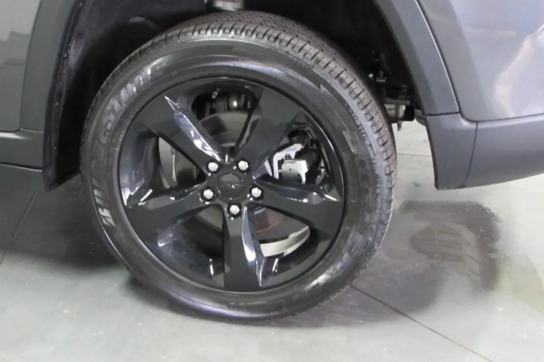 2025 Jeep Grand Cherokee - 1C4RJHAG0SC307765 - Image #9