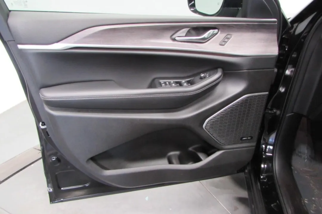 2025 Jeep Grand Cherokee L - 1C4RJKBG3S8657535 - Image #10