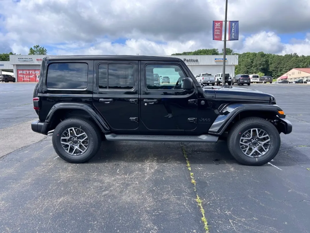 2025 Jeep Wrangler - 1C4PJXEG1SW603467 - Image #2