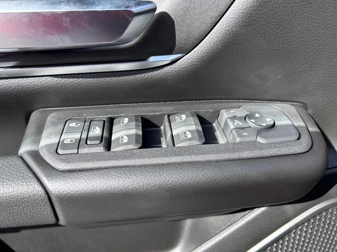 2025 Ram 1500 - 1C6SRFFPXSN610412 - Image #17