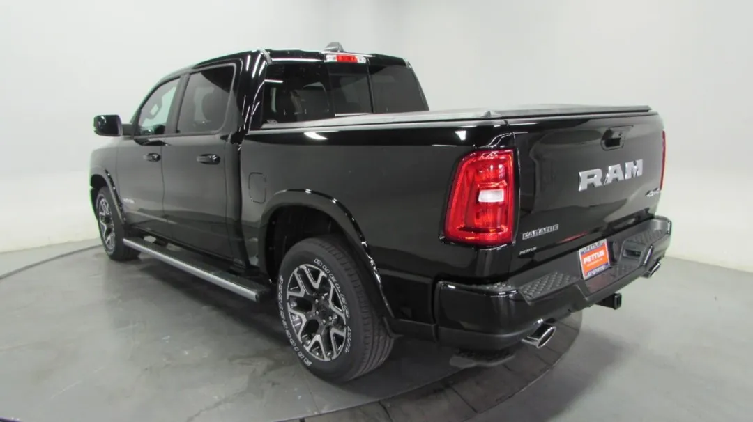2025 Ram 1500 - 1C6SRFJP1SN582068 - Image #1