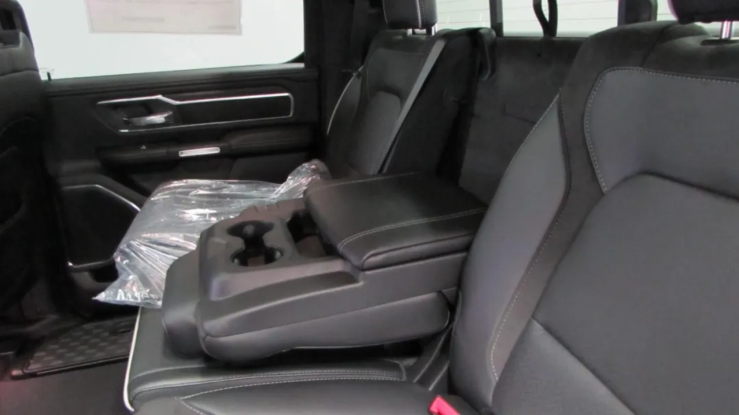 2025 Ram 1500 - 1C6SRFJP1SN582068 - Image #10