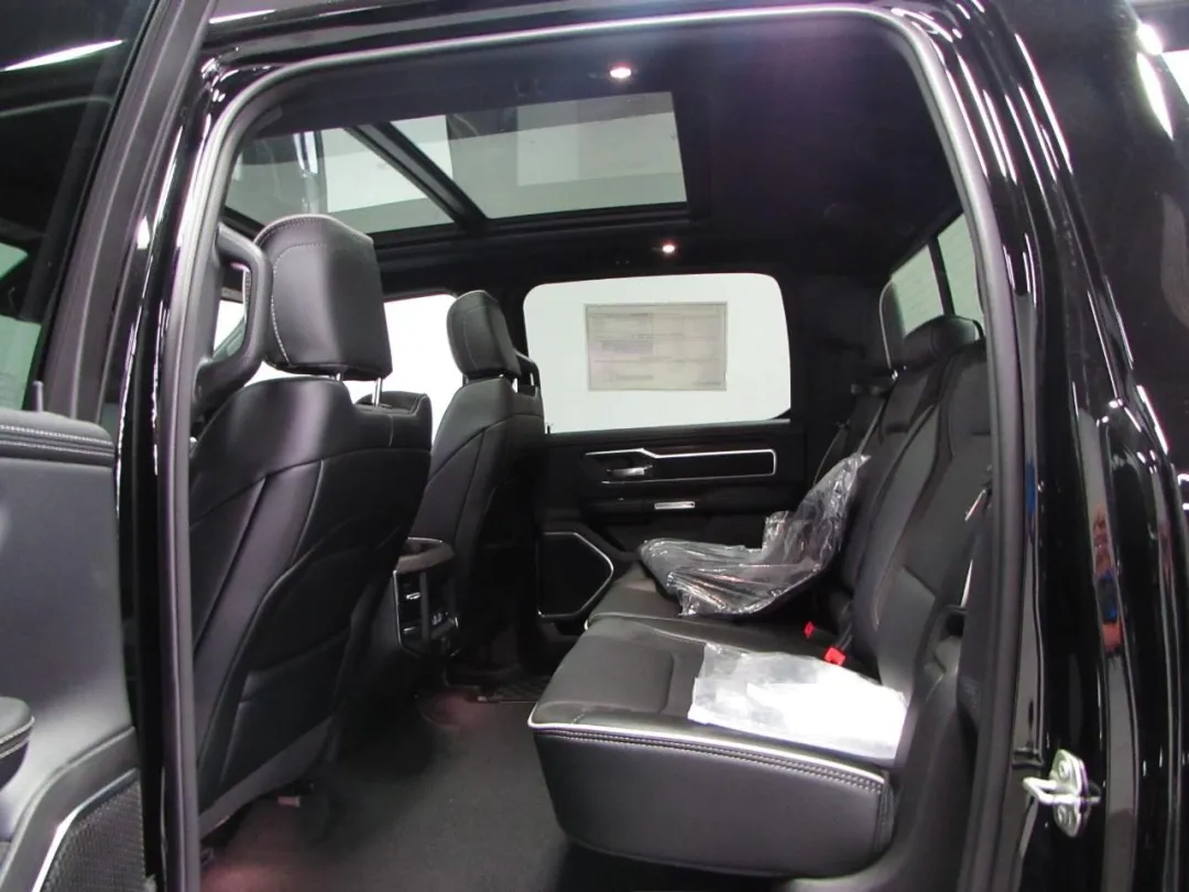 2025 Ram 1500 - 1C6SRFJP1SN582068 - Image #12