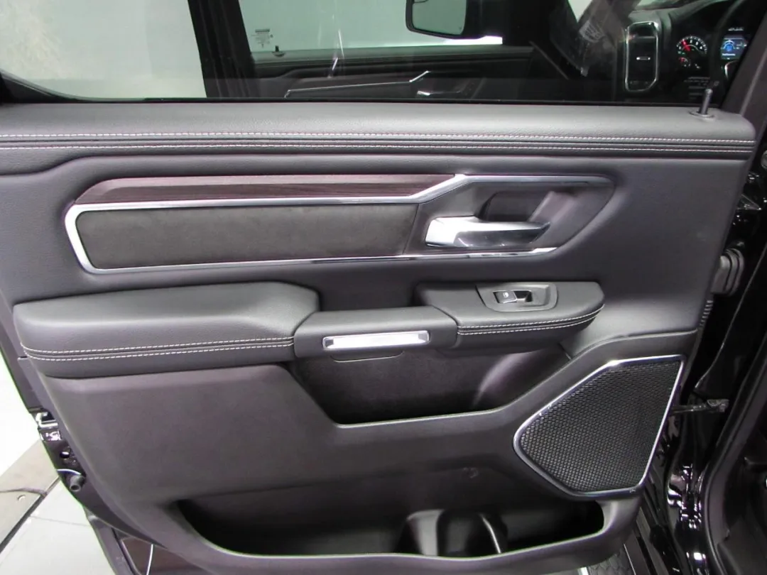 2025 Ram 1500 - 1C6SRFJP1SN582068 - Image #13