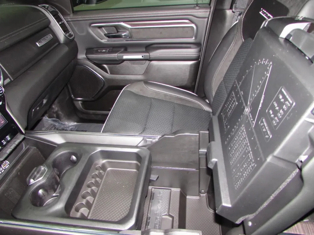 2025 Ram 1500 - 1C6SRFJP1SN582068 - Image #15