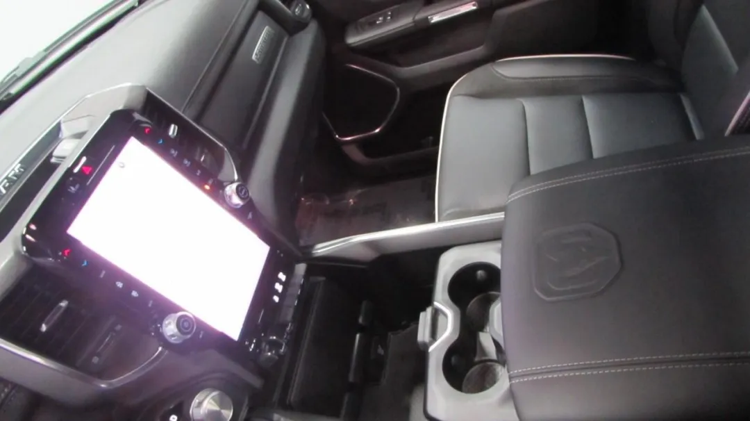 2025 Ram 1500 - 1C6SRFJP1SN582068 - Image #18