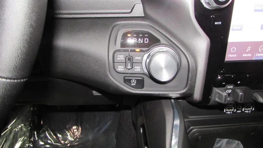2025 Ram 1500 - 1C6SRFJP1SN582068 - Image #19
