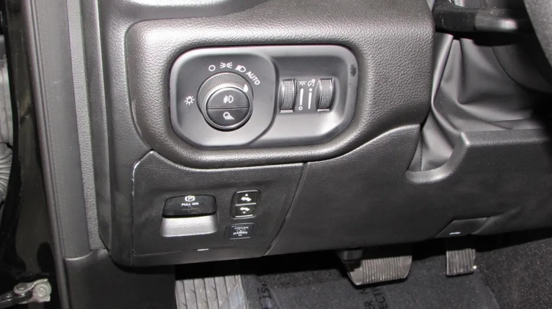 2025 Ram 1500 - 1C6SRFJP1SN582068 - Image #25