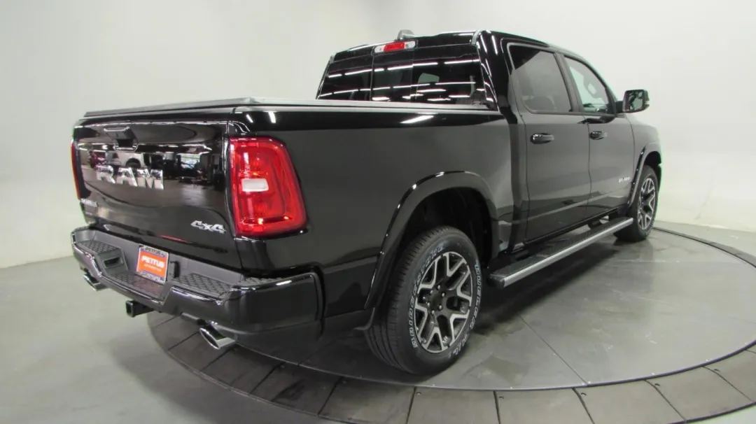 2025 Ram 1500 - 1C6SRFJP1SN582068 - Image #3