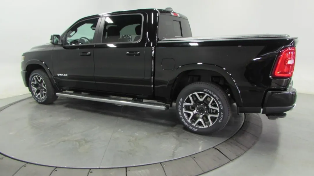 2025 Ram 1500 - 1C6SRFJP1SN582068 - Image #4