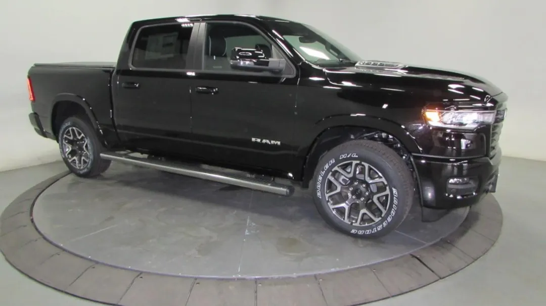 2025 Ram 1500 - 1C6SRFJP1SN582068 - Image #5