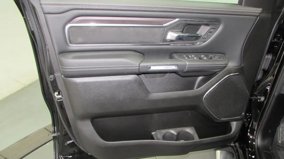 2025 Ram 1500 - 1C6SRFJP1SN582068 - Image #8